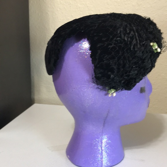 Vintage Women\'s Black Half/ Fascinator Hat. Good Vintage Condition. Really Cute main image 5